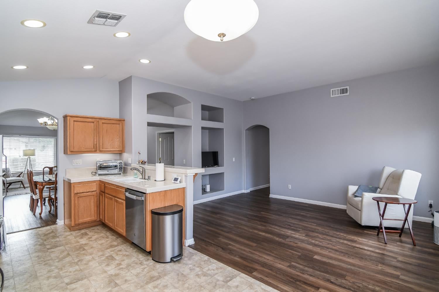 6613 Eskridge Way