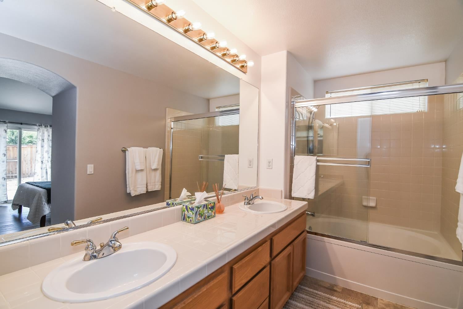 6613 Eskridge Way