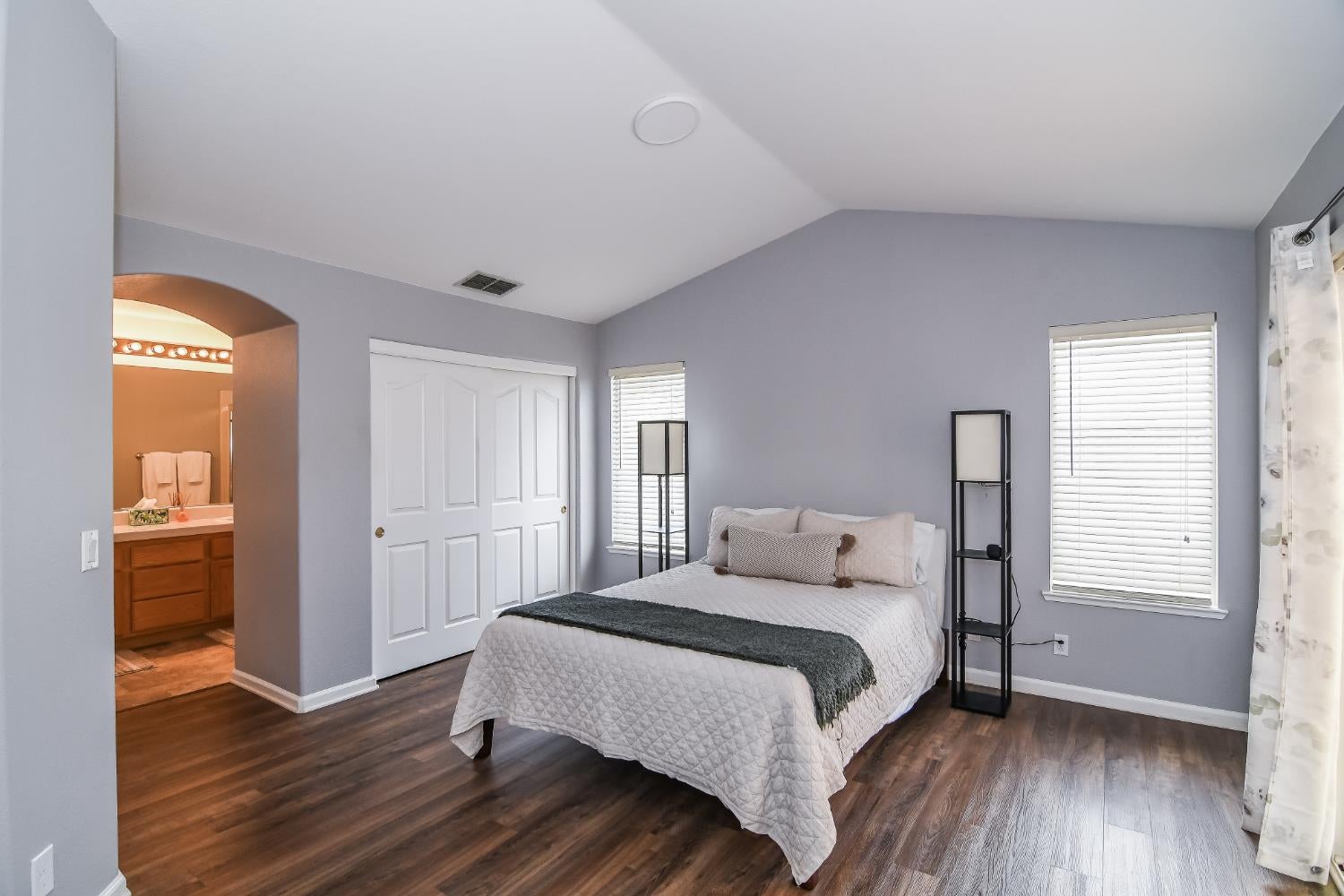 6613 Eskridge Way
