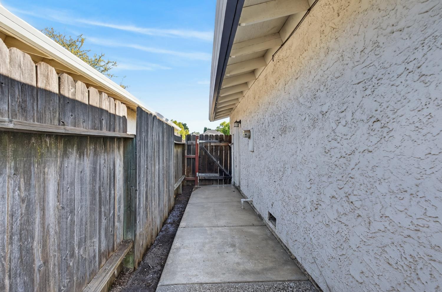 7323 CARRIAGE Drive