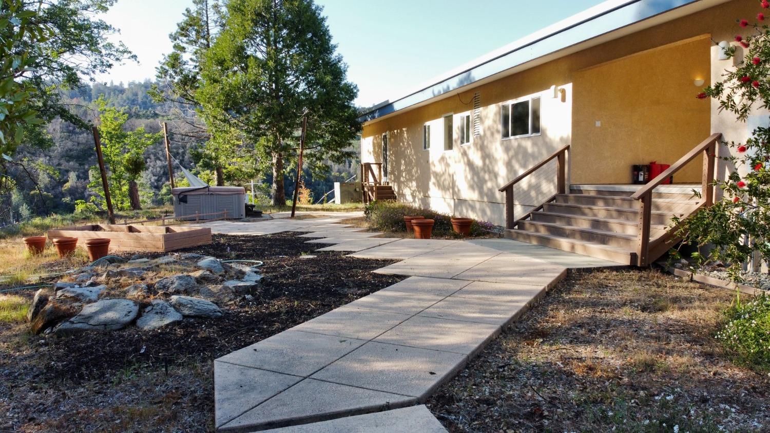 575 Middlefork Lane