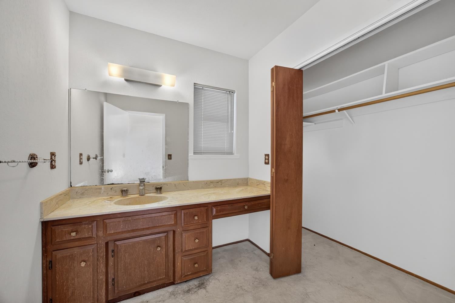 1851 LA PLAYA Way