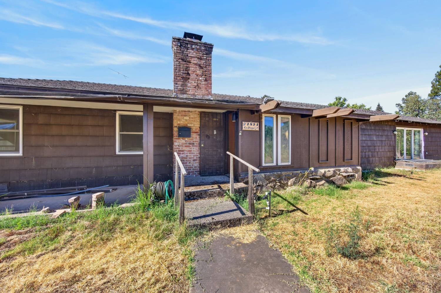1851 LA PLAYA Way