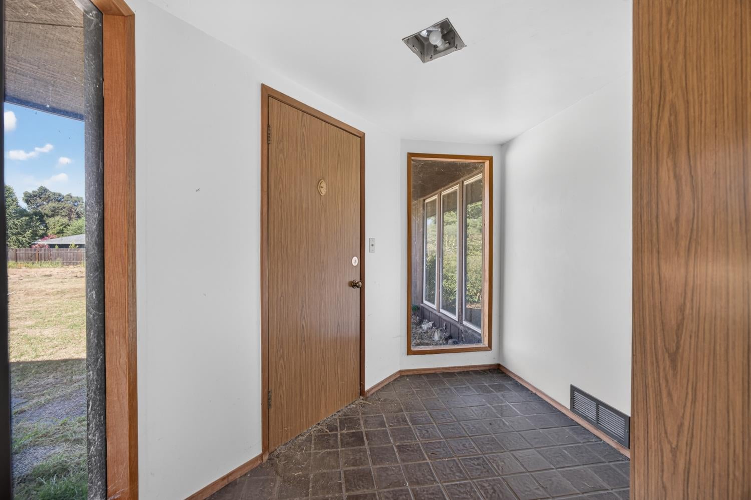 1851 LA PLAYA Way