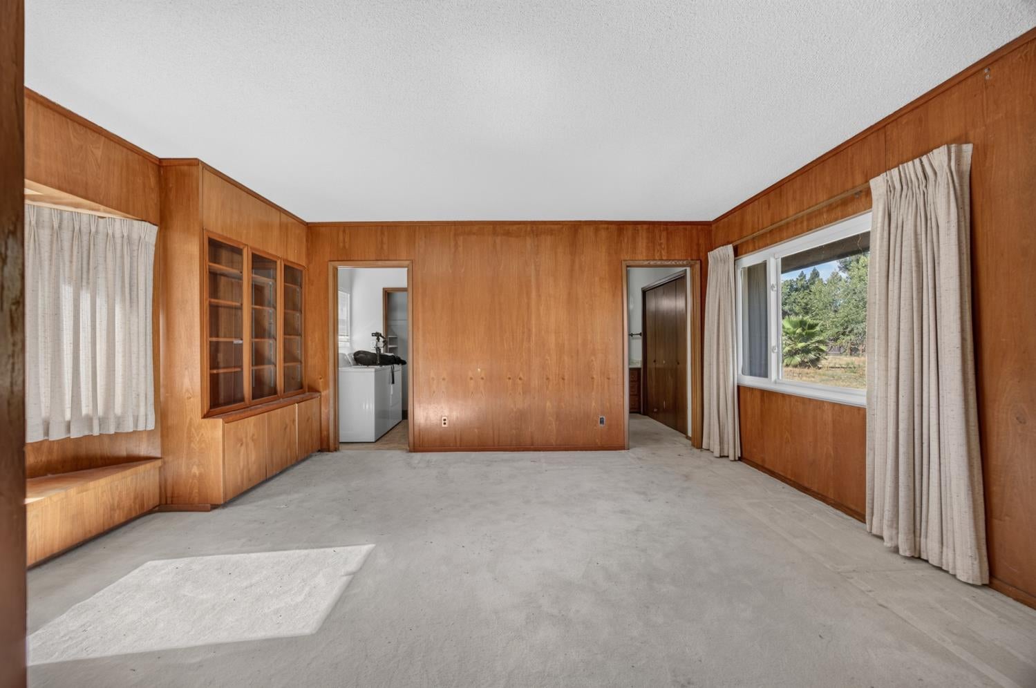 1851 LA PLAYA Way