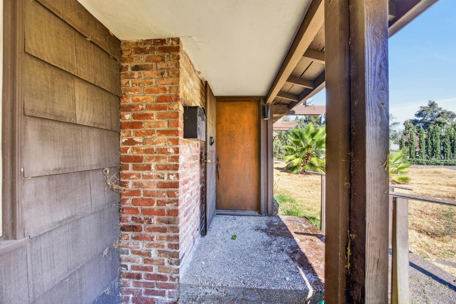 1851 LA PLAYA Way