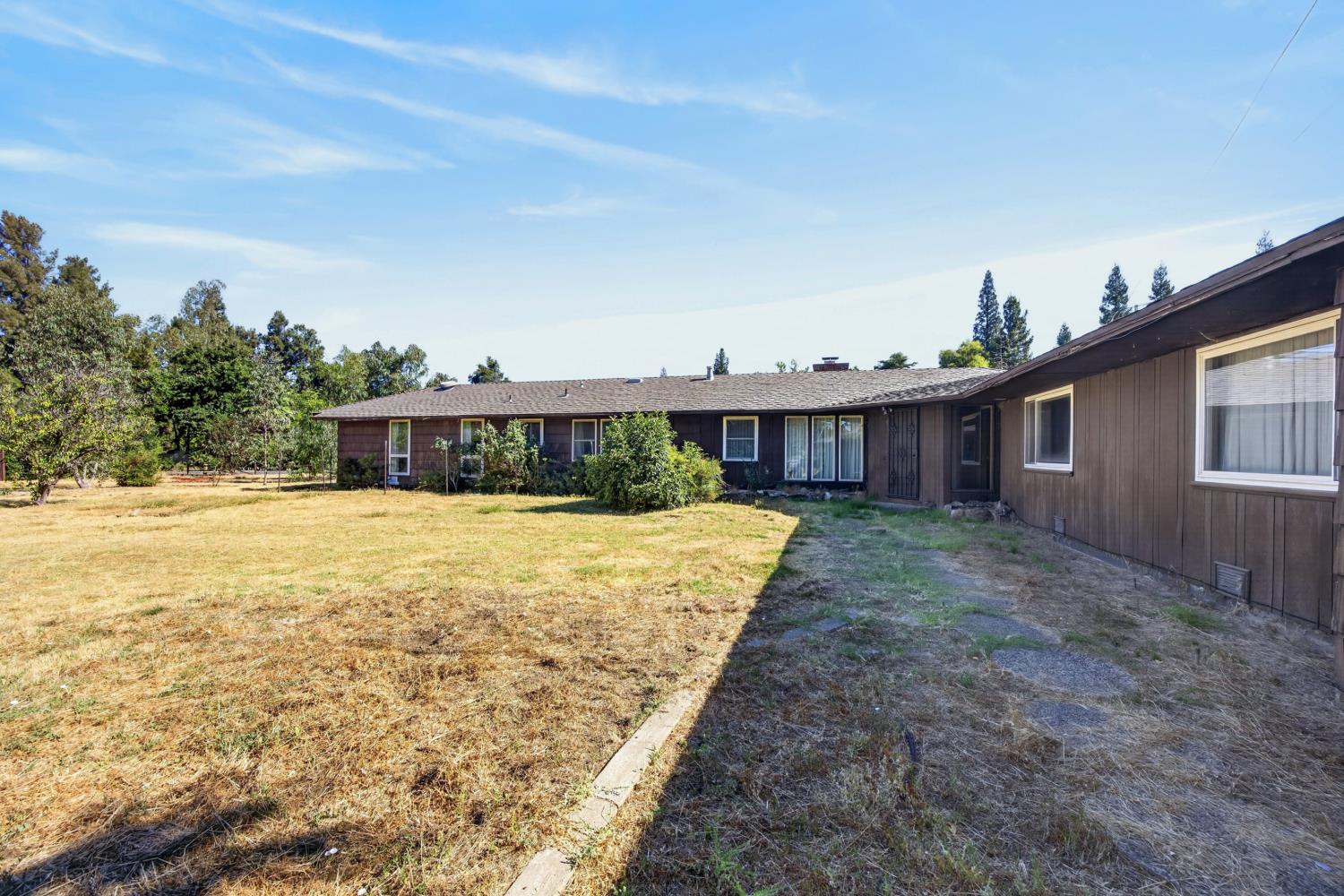 1851 LA PLAYA Way