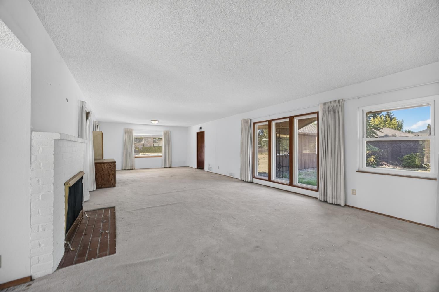 1851 LA PLAYA Way