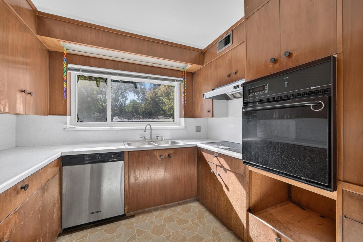 1851 LA PLAYA Way