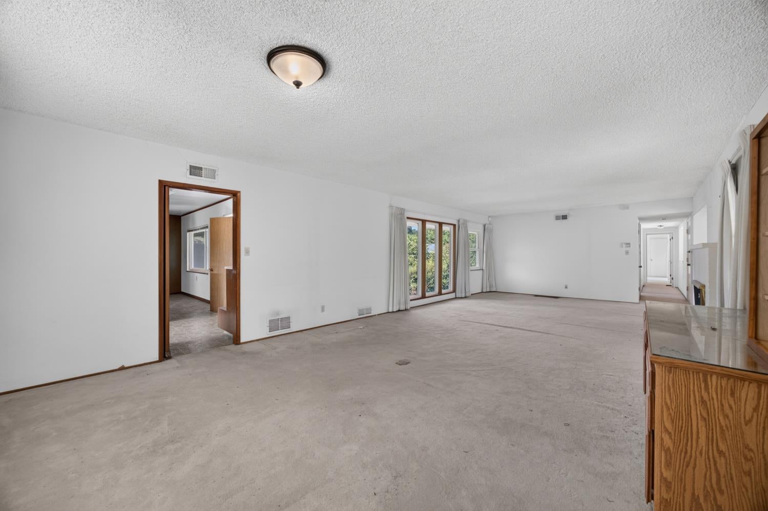 1851 LA PLAYA Way