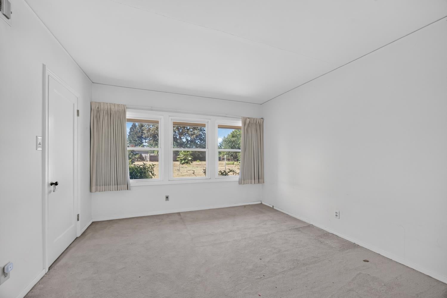 1851 LA PLAYA Way