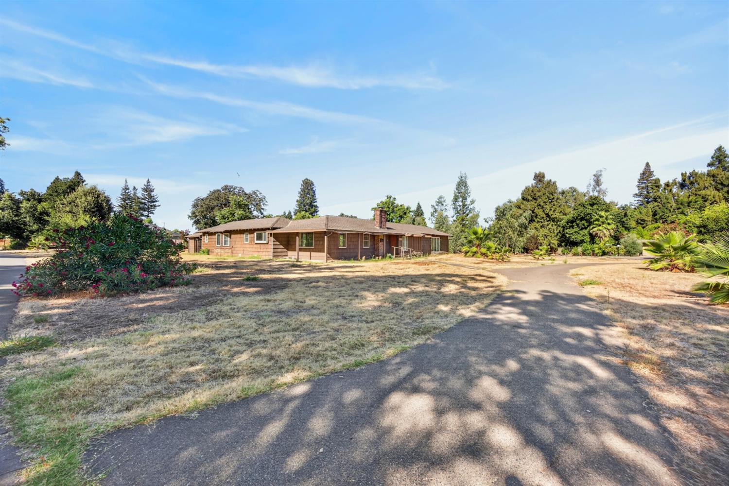 1851 LA PLAYA Way