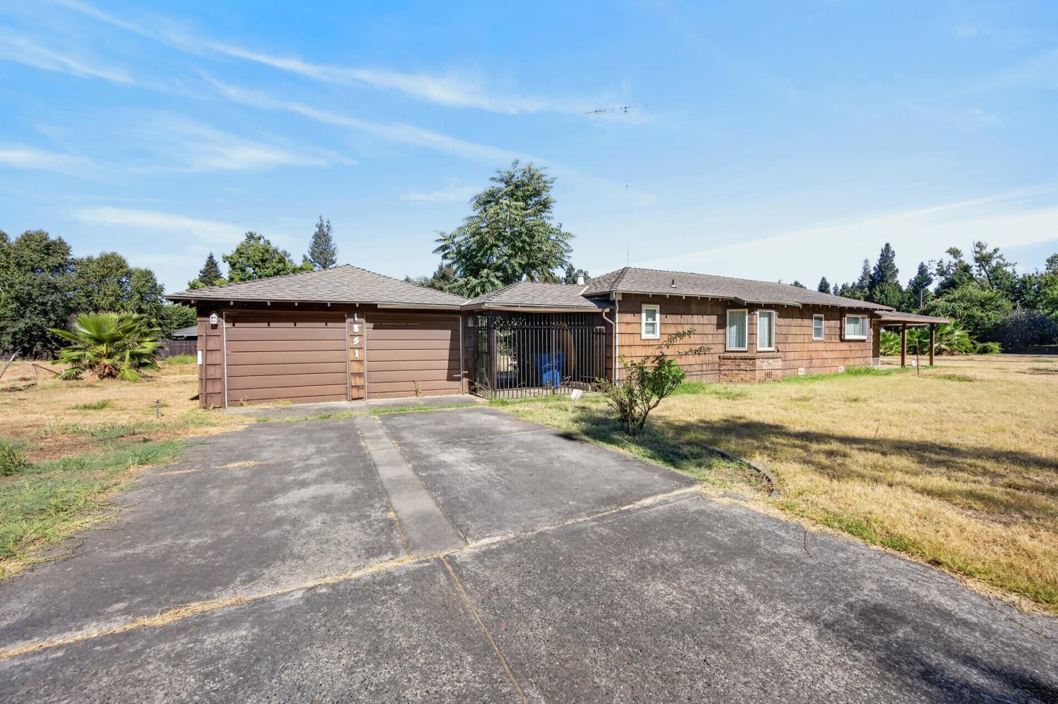 1851 LA PLAYA Way