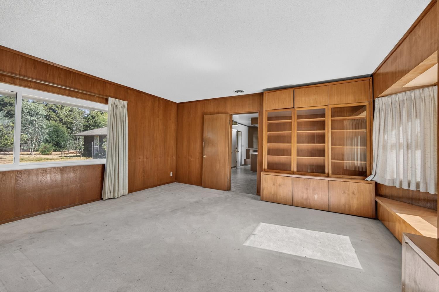 1851 LA PLAYA Way