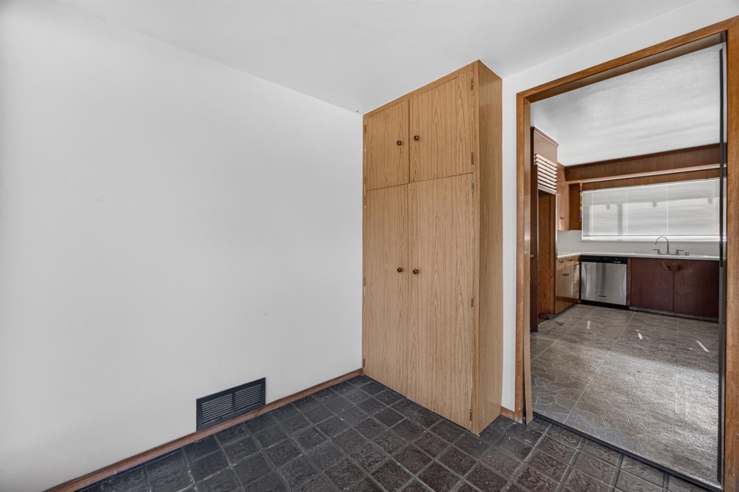 1851 LA PLAYA Way
