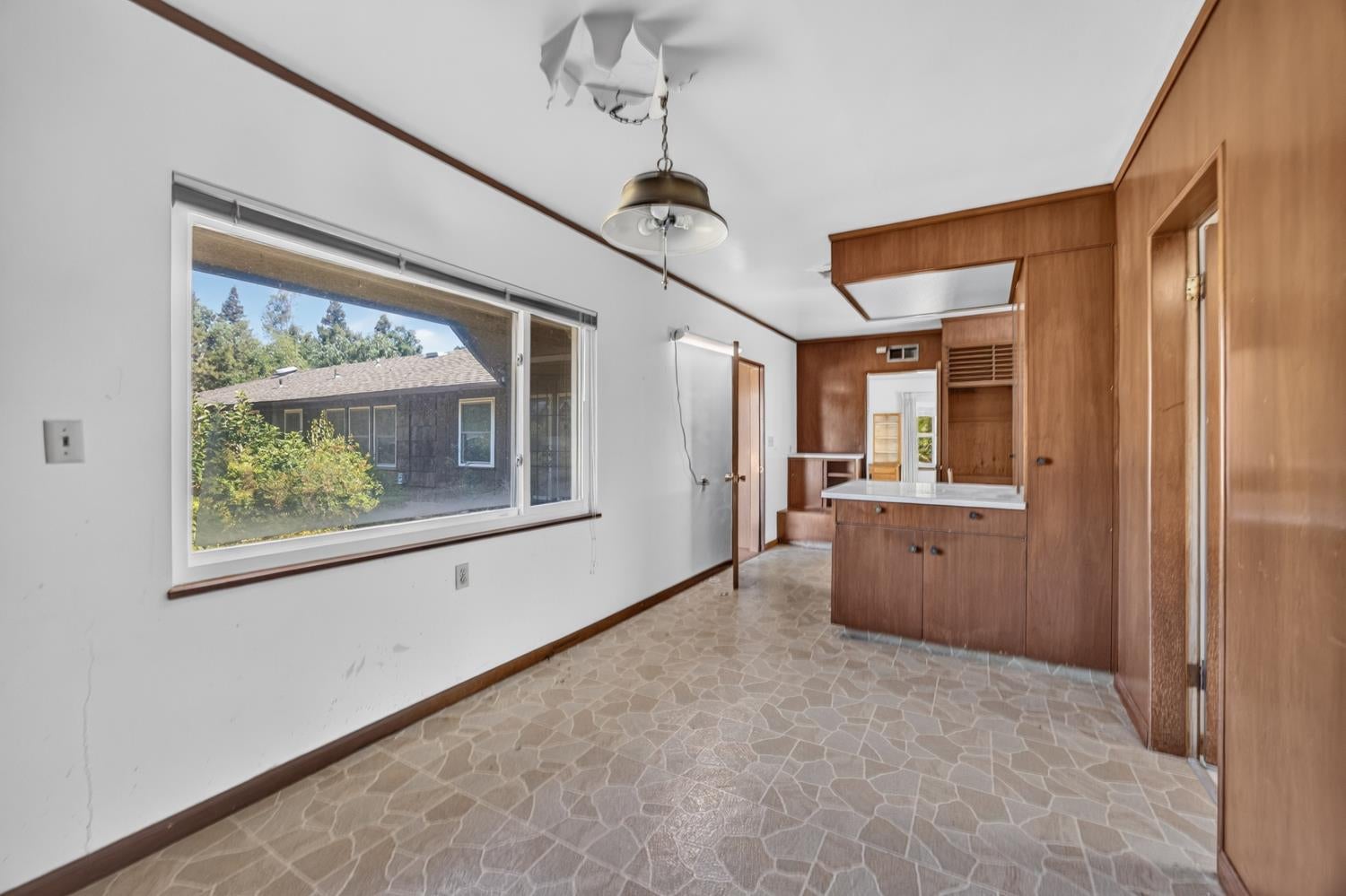 1851 LA PLAYA Way