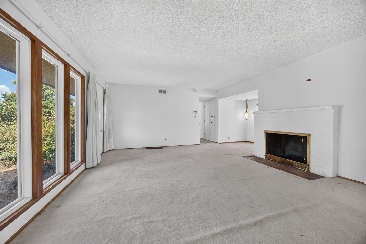 1851 LA PLAYA Way