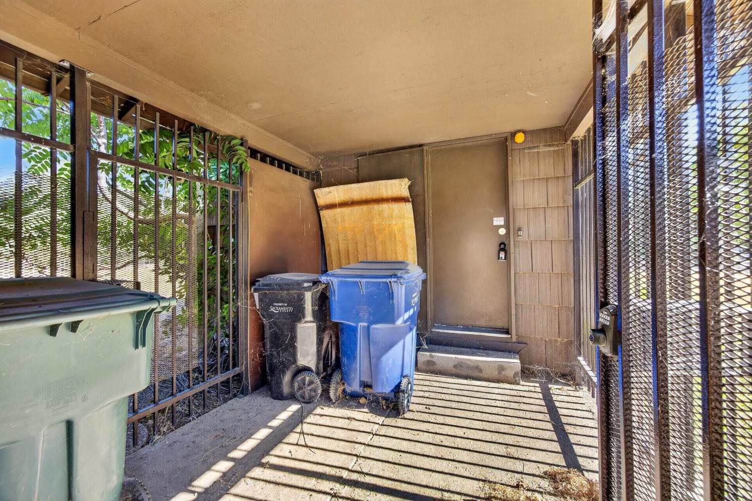 1851 LA PLAYA Way