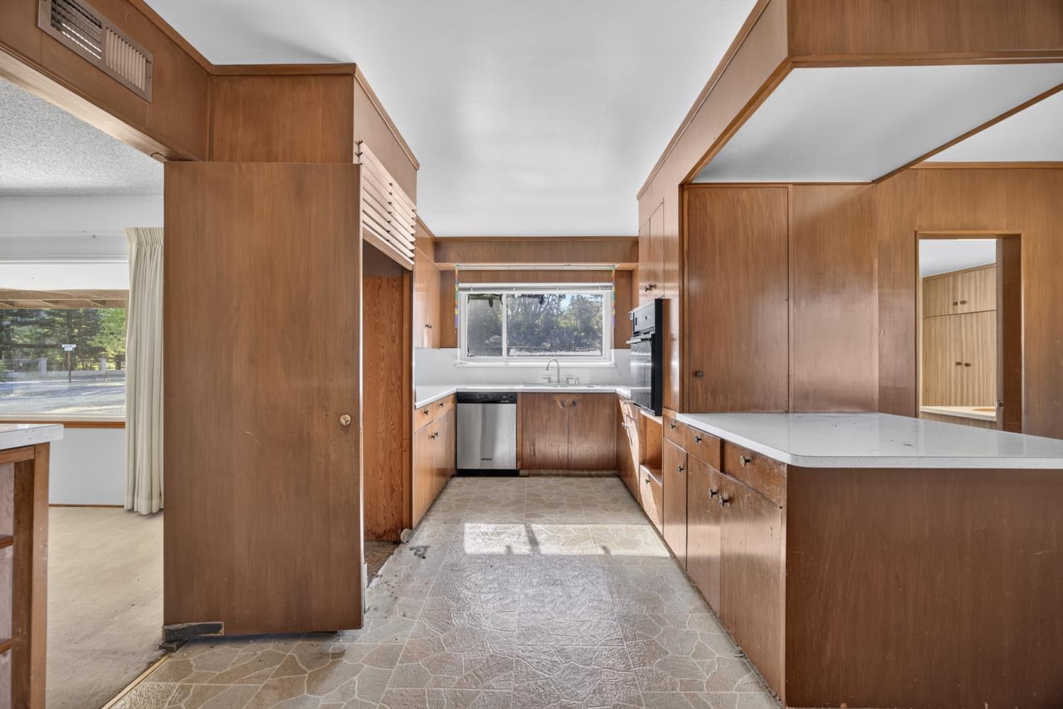 1851 LA PLAYA Way