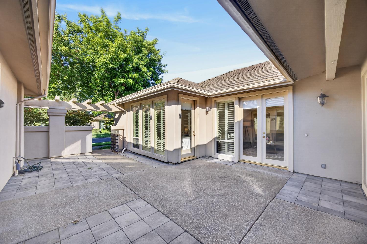 9596 Golf Course Lane