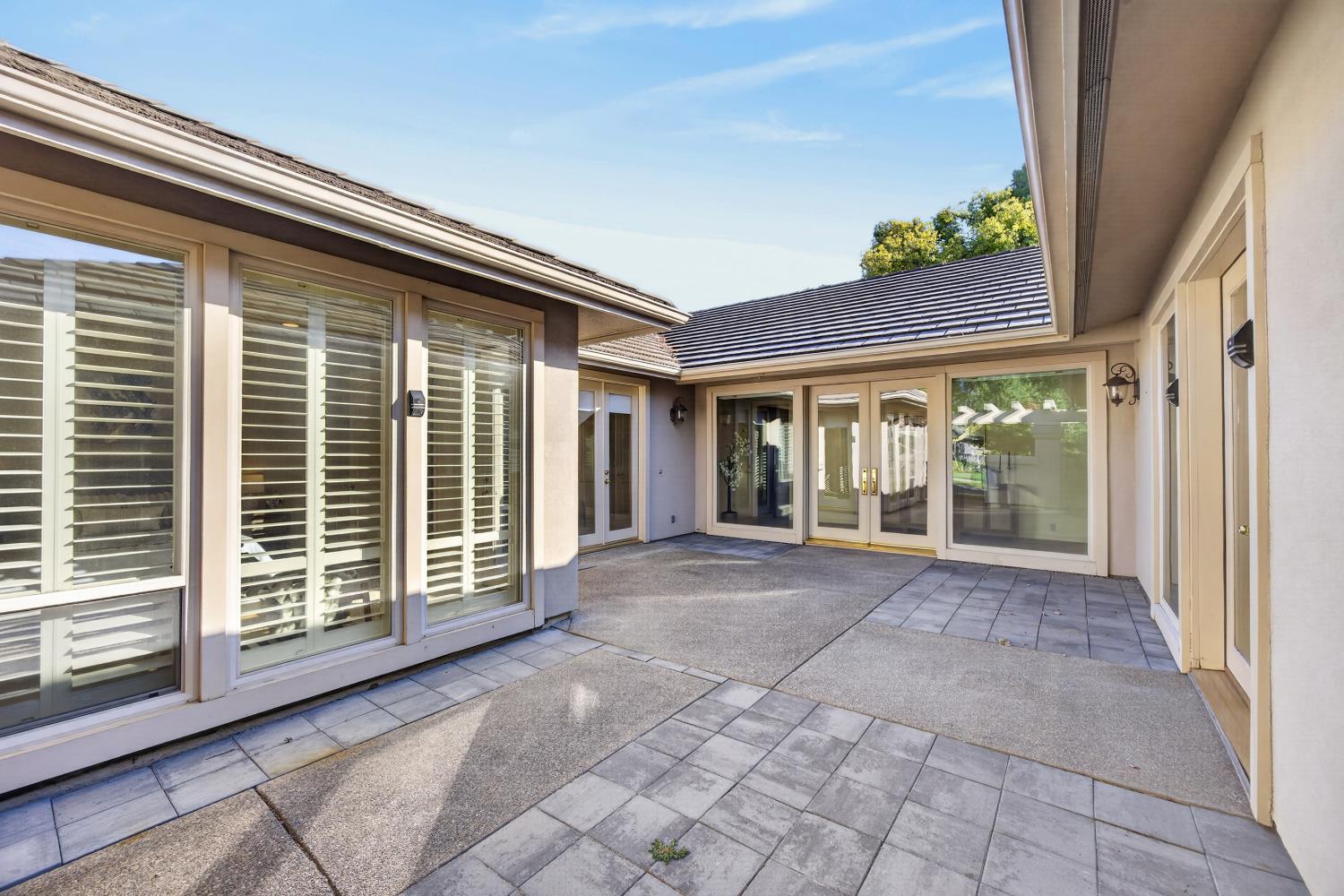 9596 Golf Course Lane
