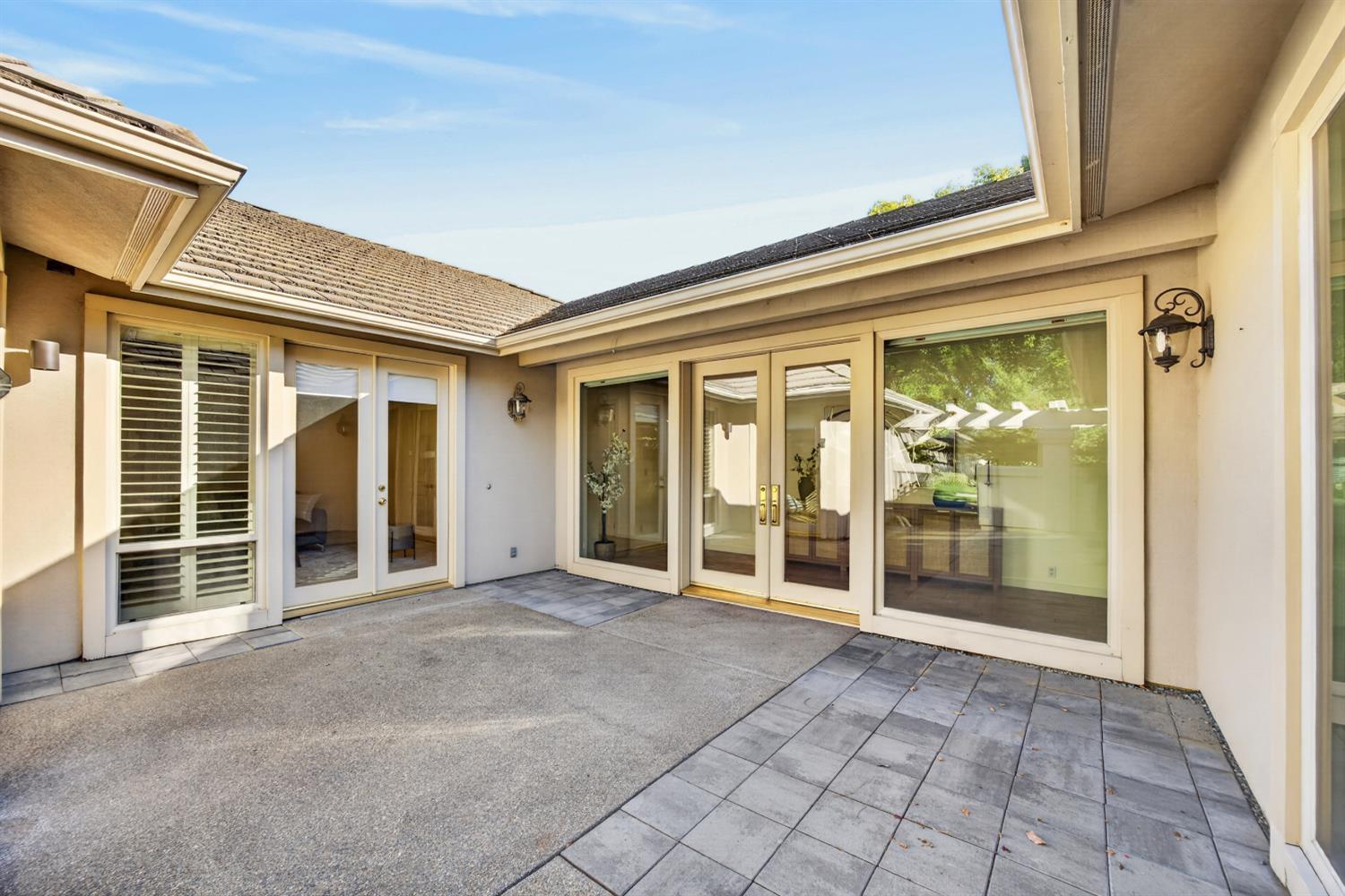 9596 Golf Course Lane