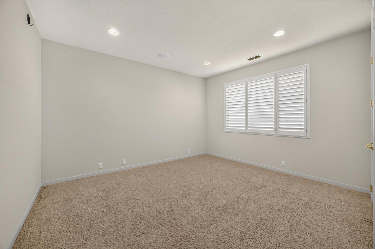 9596 Golf Course Lane