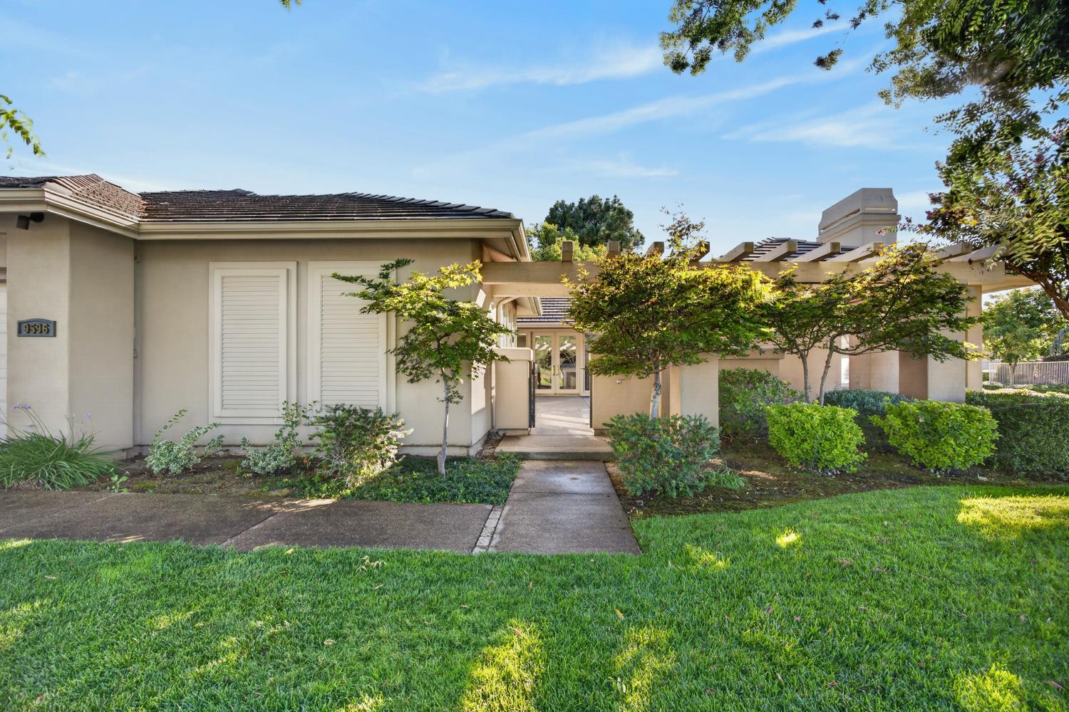9596 Golf Course Lane