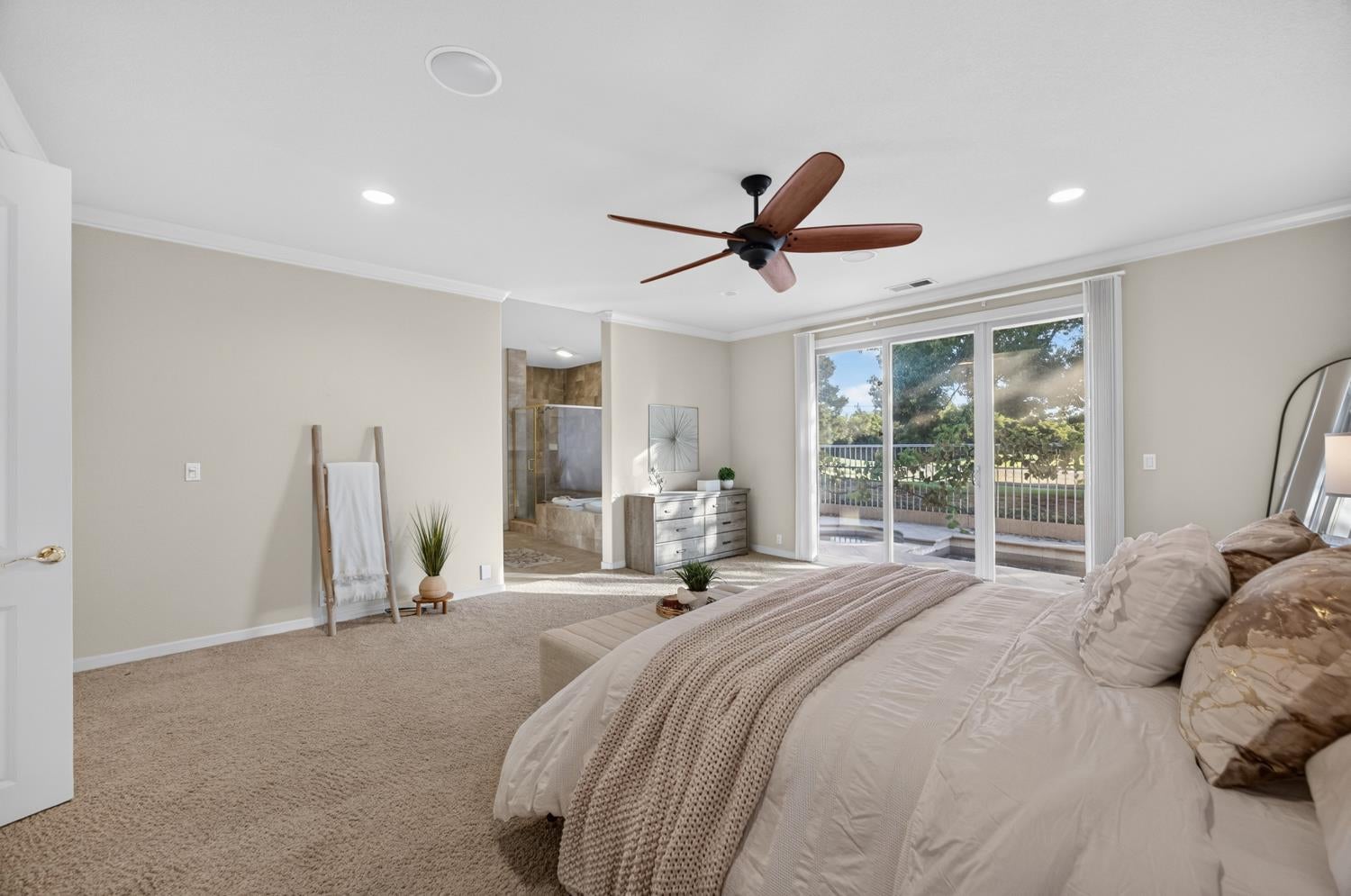 9596 Golf Course Lane