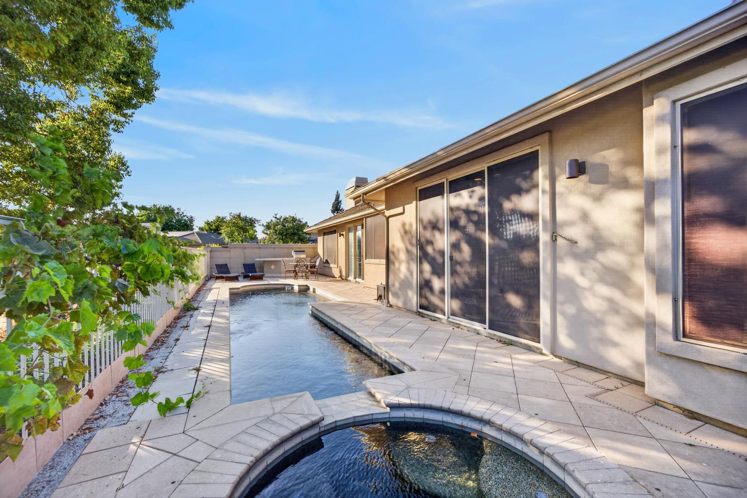 9596 Golf Course Lane