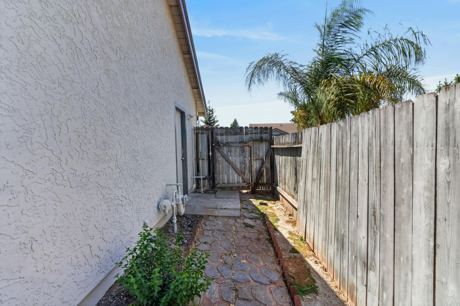 8019 PINOT NOIR Way