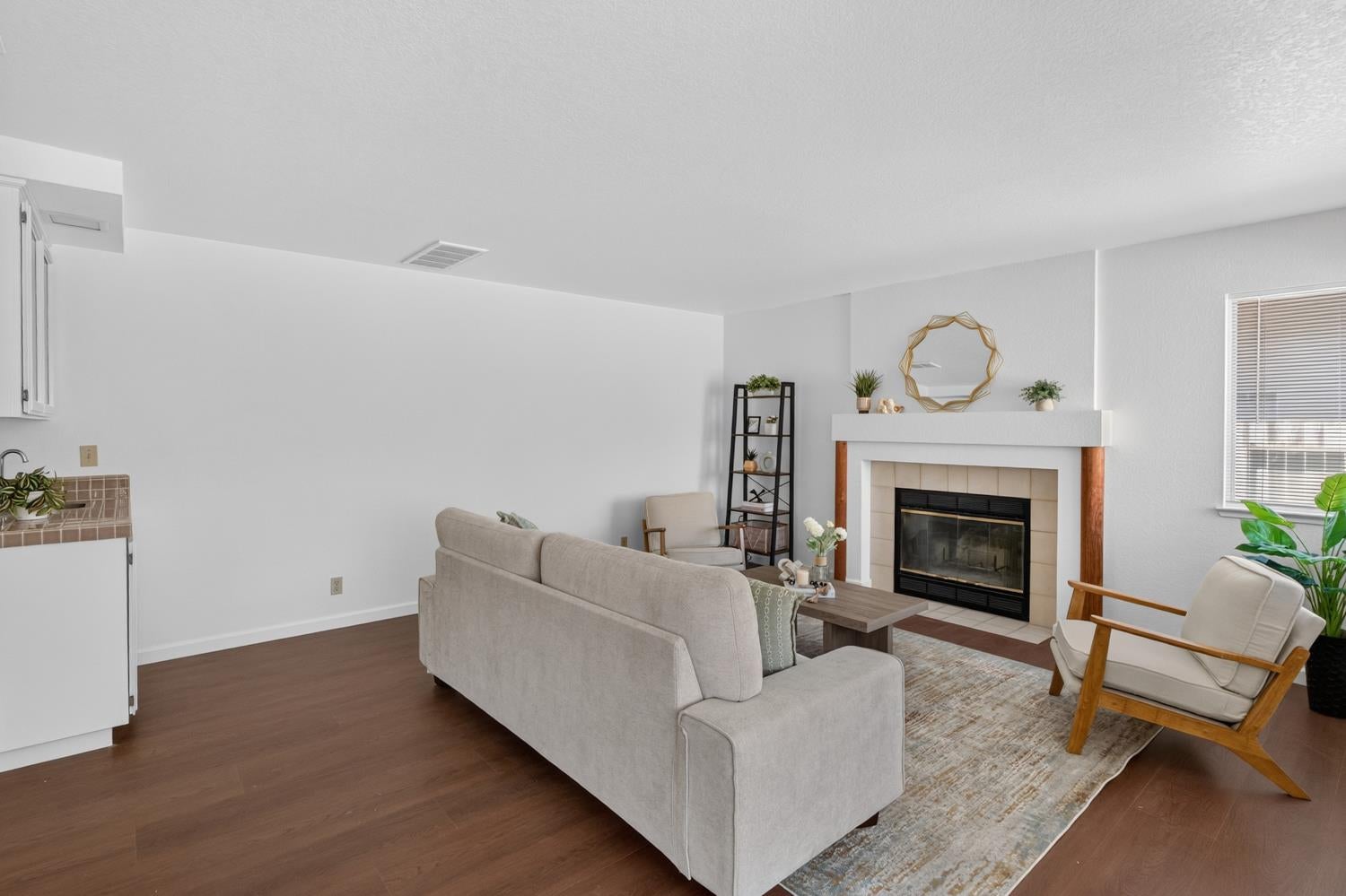 8019 PINOT NOIR Way