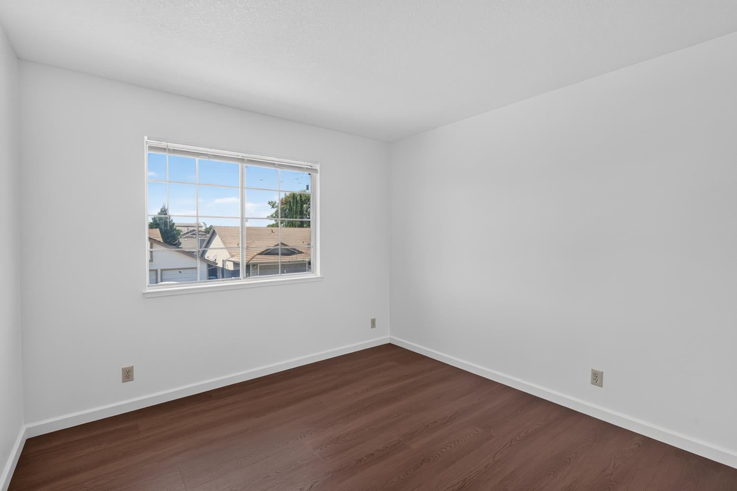 8019 PINOT NOIR Way