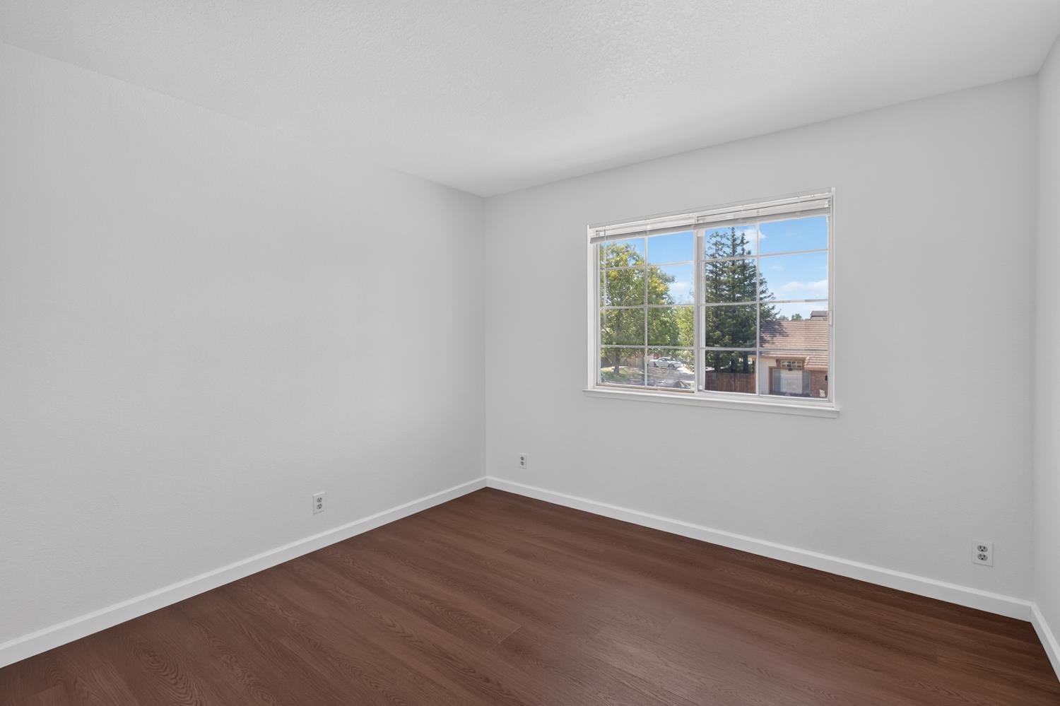 8019 PINOT NOIR Way