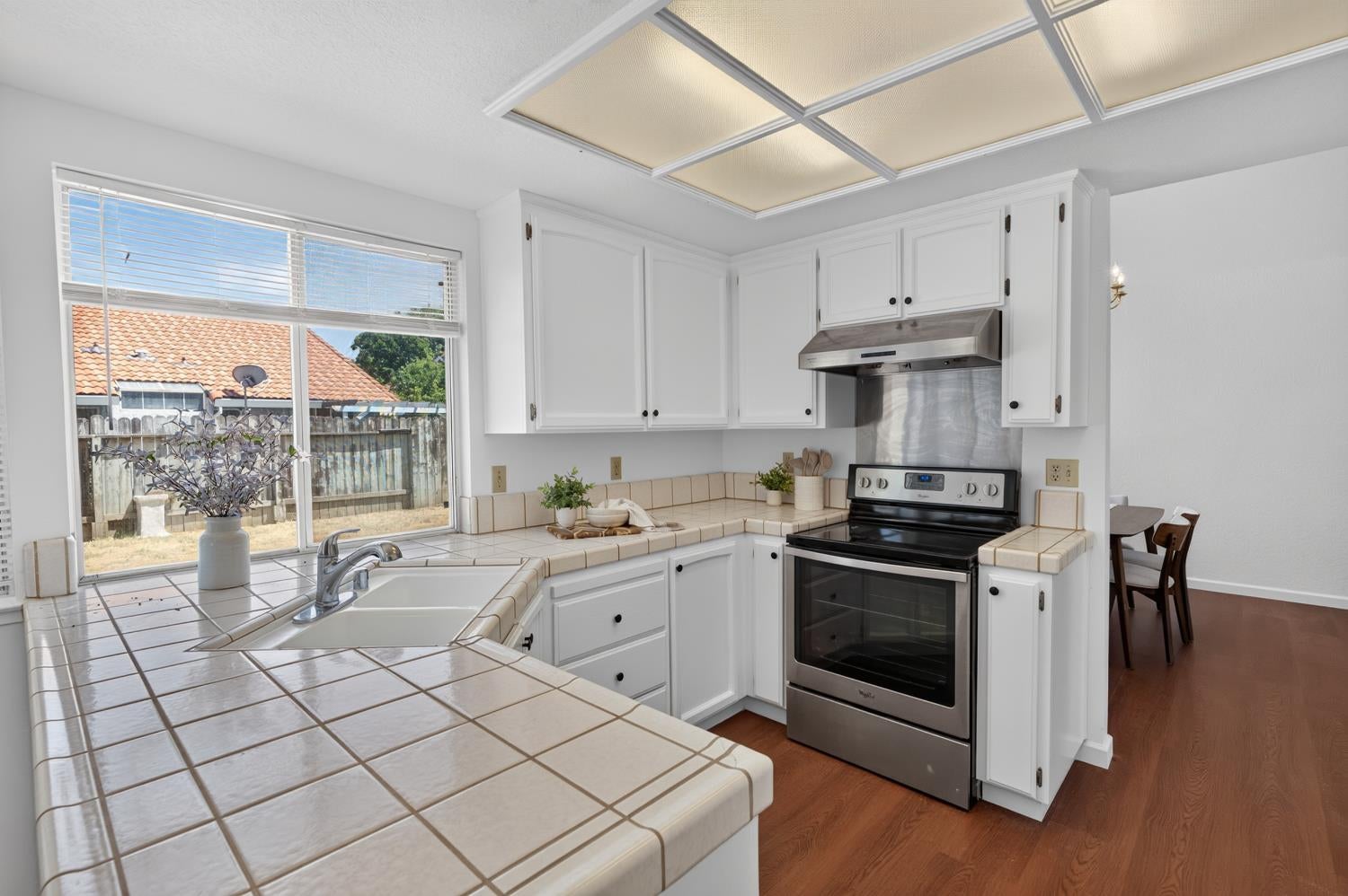 8019 PINOT NOIR Way