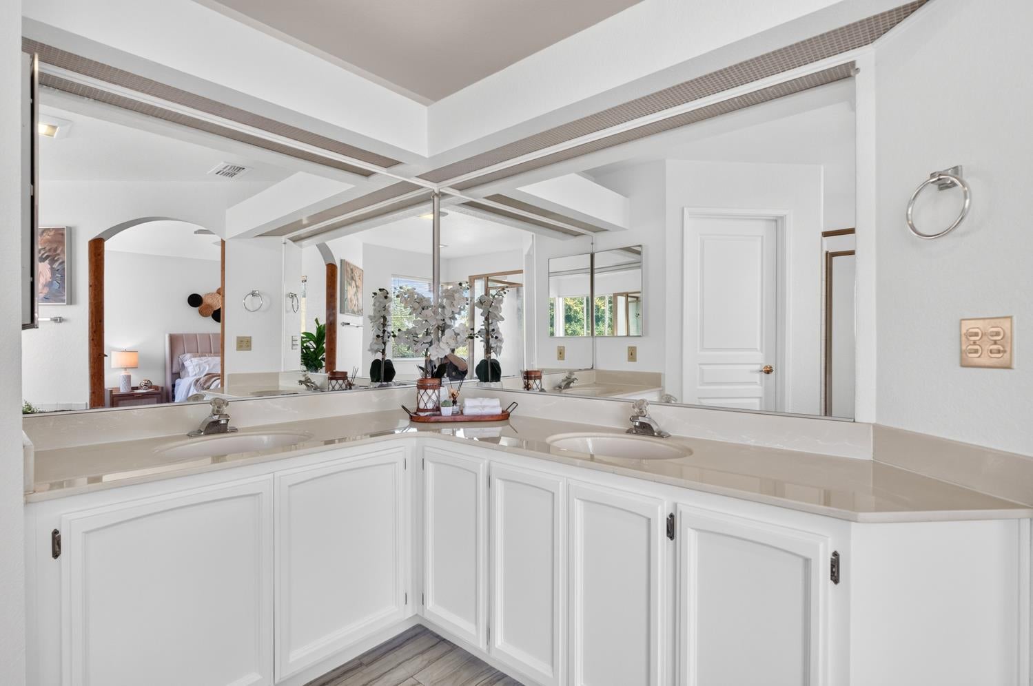 8019 PINOT NOIR Way