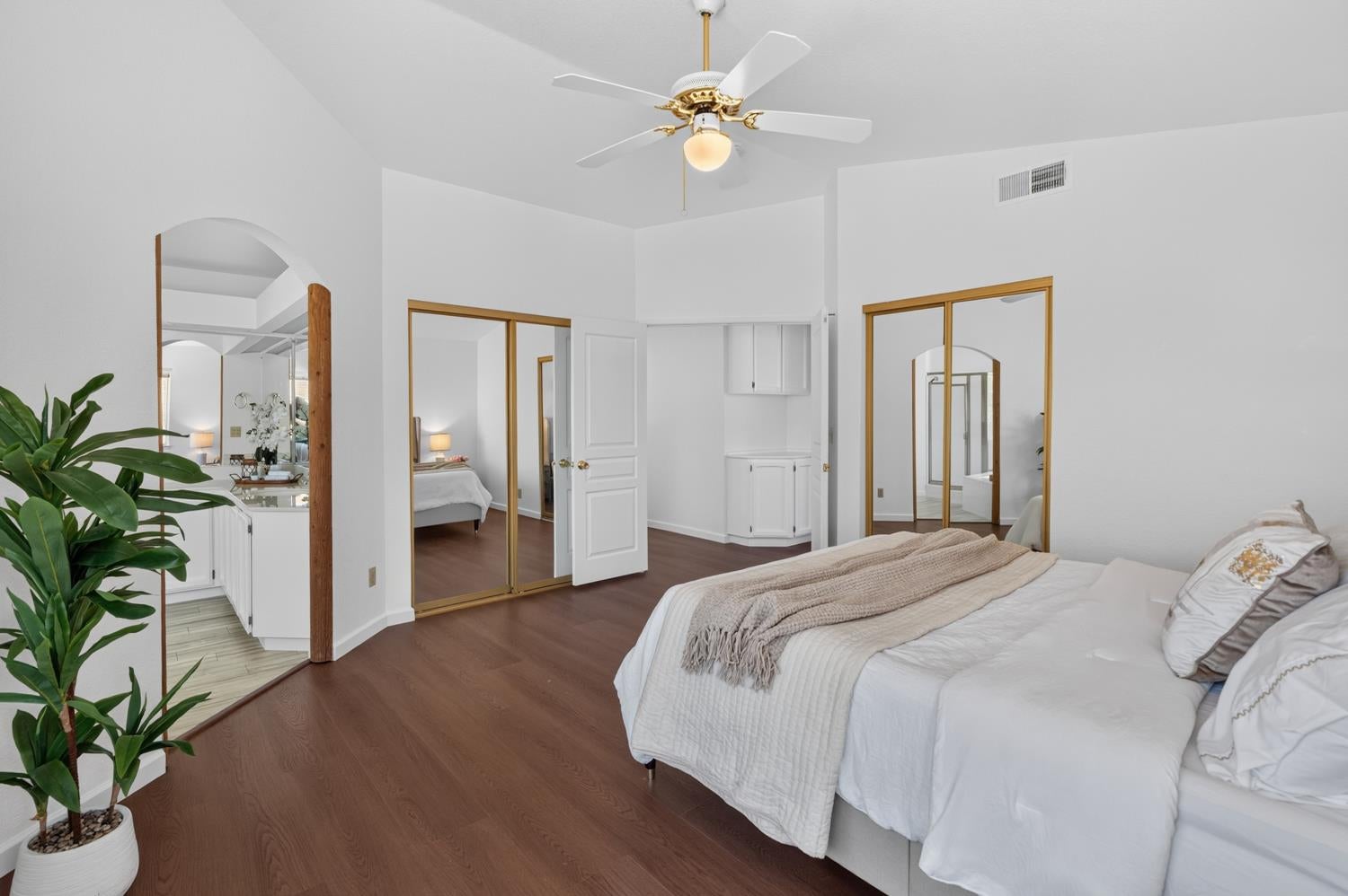 8019 PINOT NOIR Way