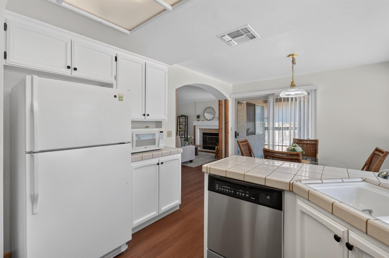 8019 PINOT NOIR Way