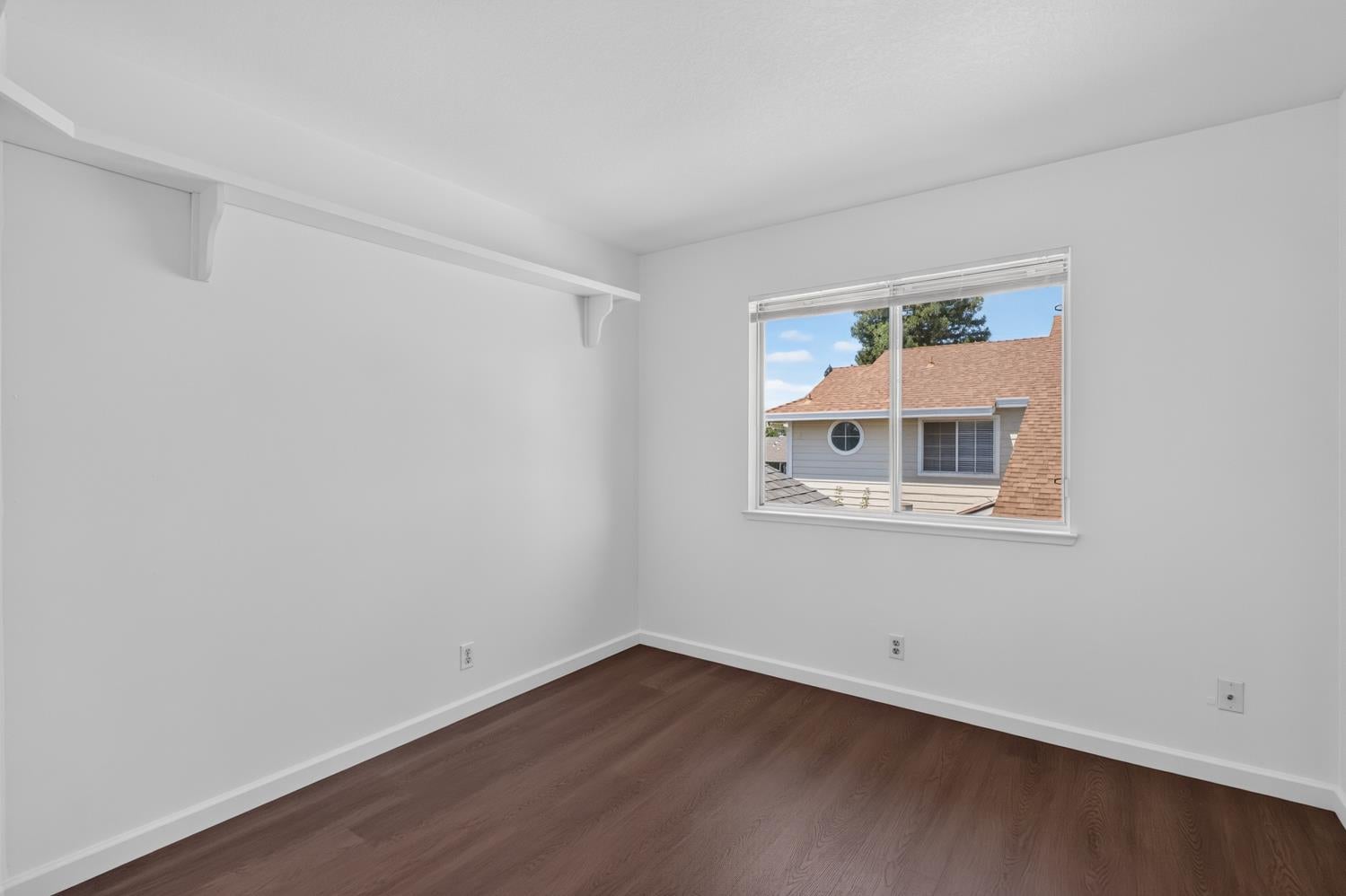 8019 PINOT NOIR Way