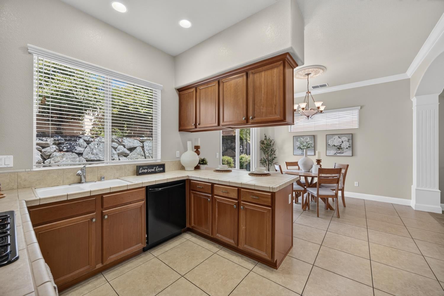 8221 ASHCREST Lane
