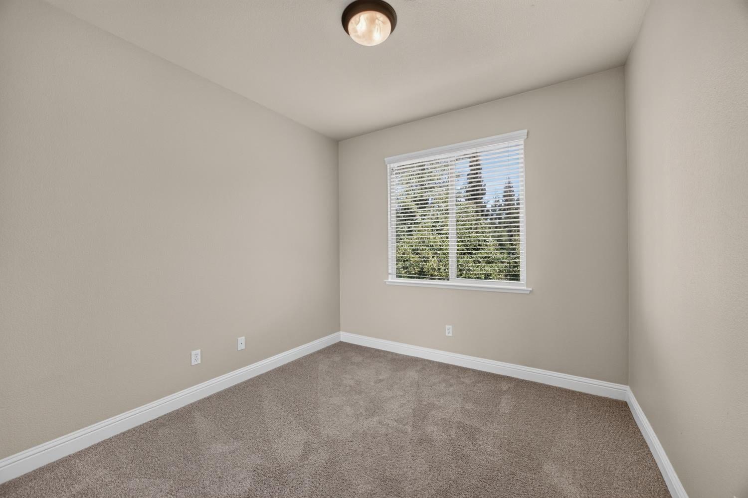 8221 ASHCREST Lane
