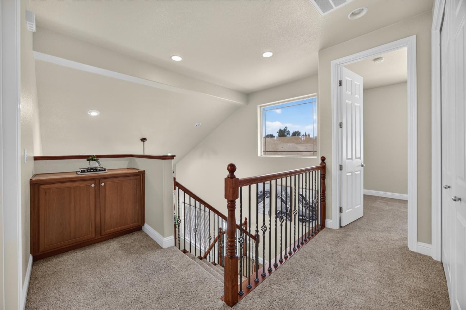 8221 ASHCREST Lane