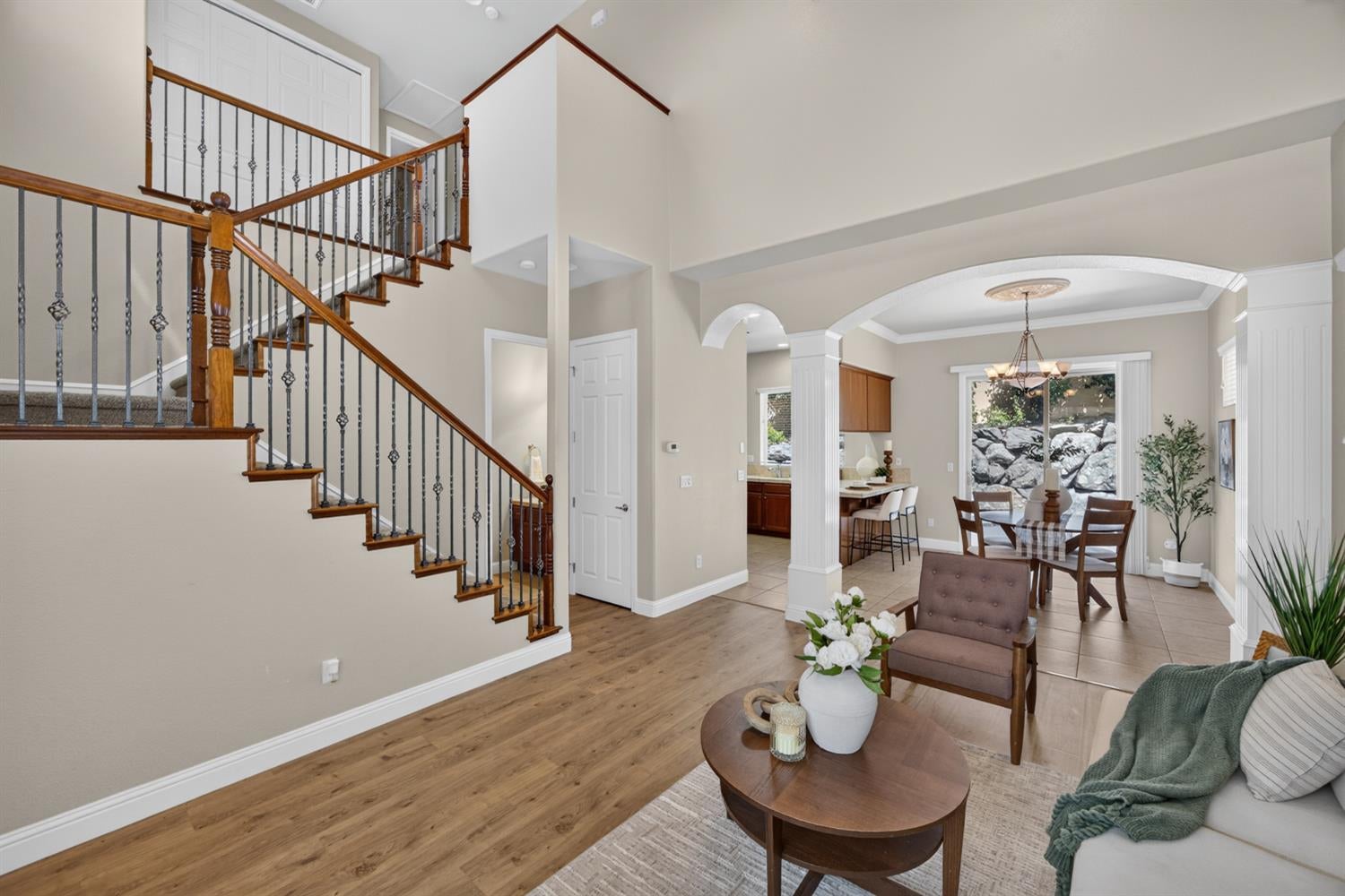8221 ASHCREST Lane