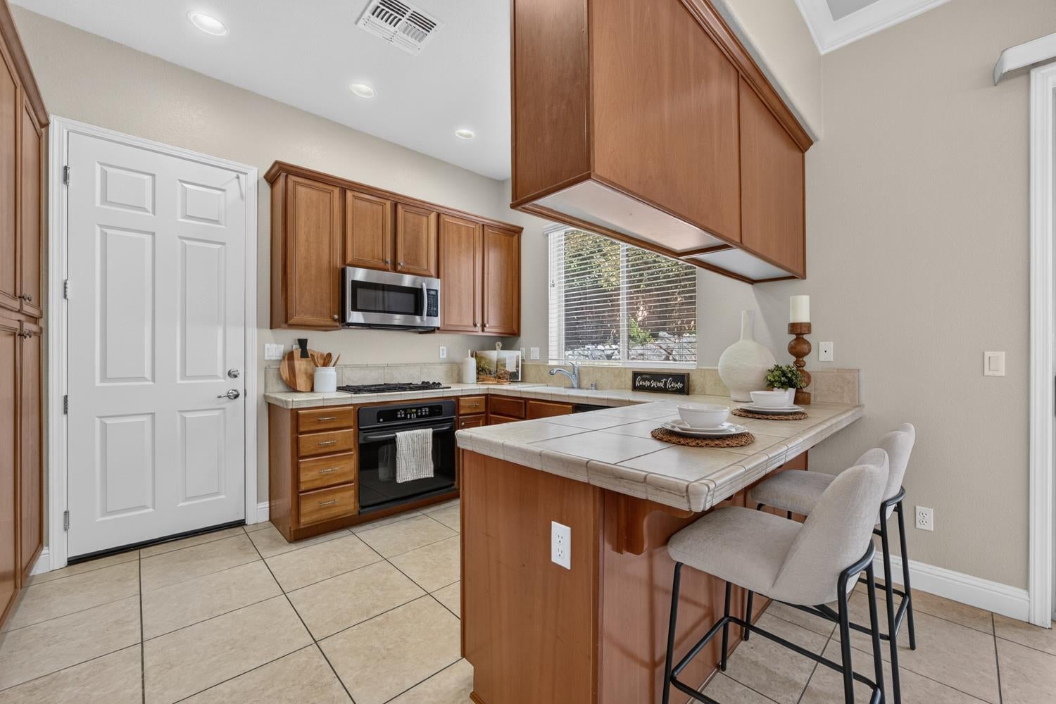 8221 ASHCREST Lane