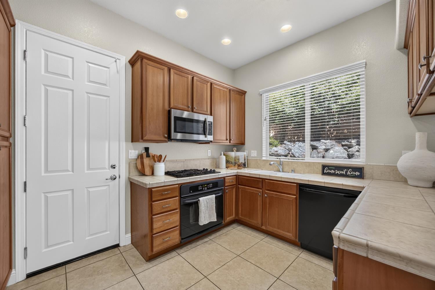 8221 ASHCREST Lane