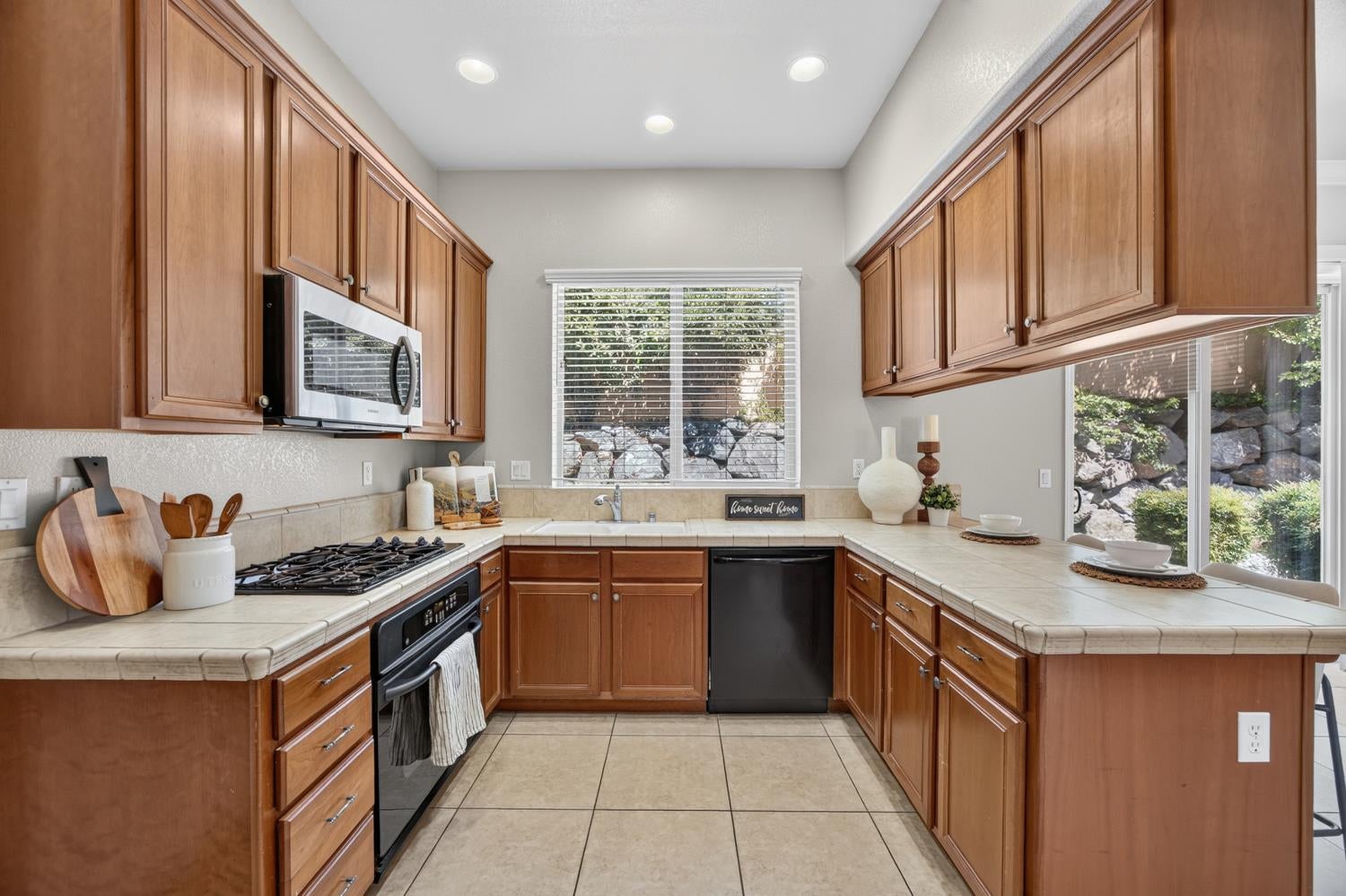 8221 ASHCREST Lane
