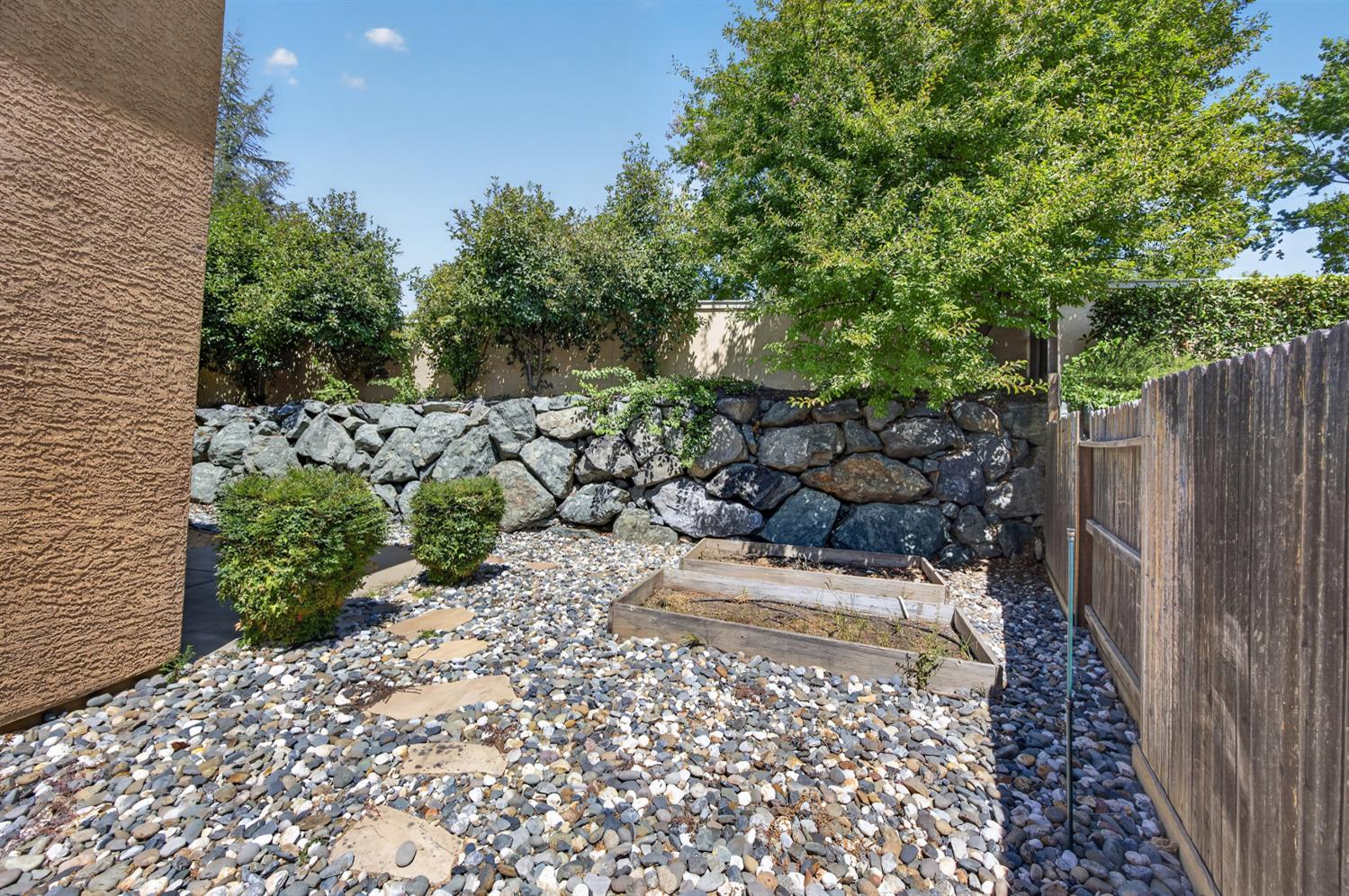 8221 ASHCREST Lane