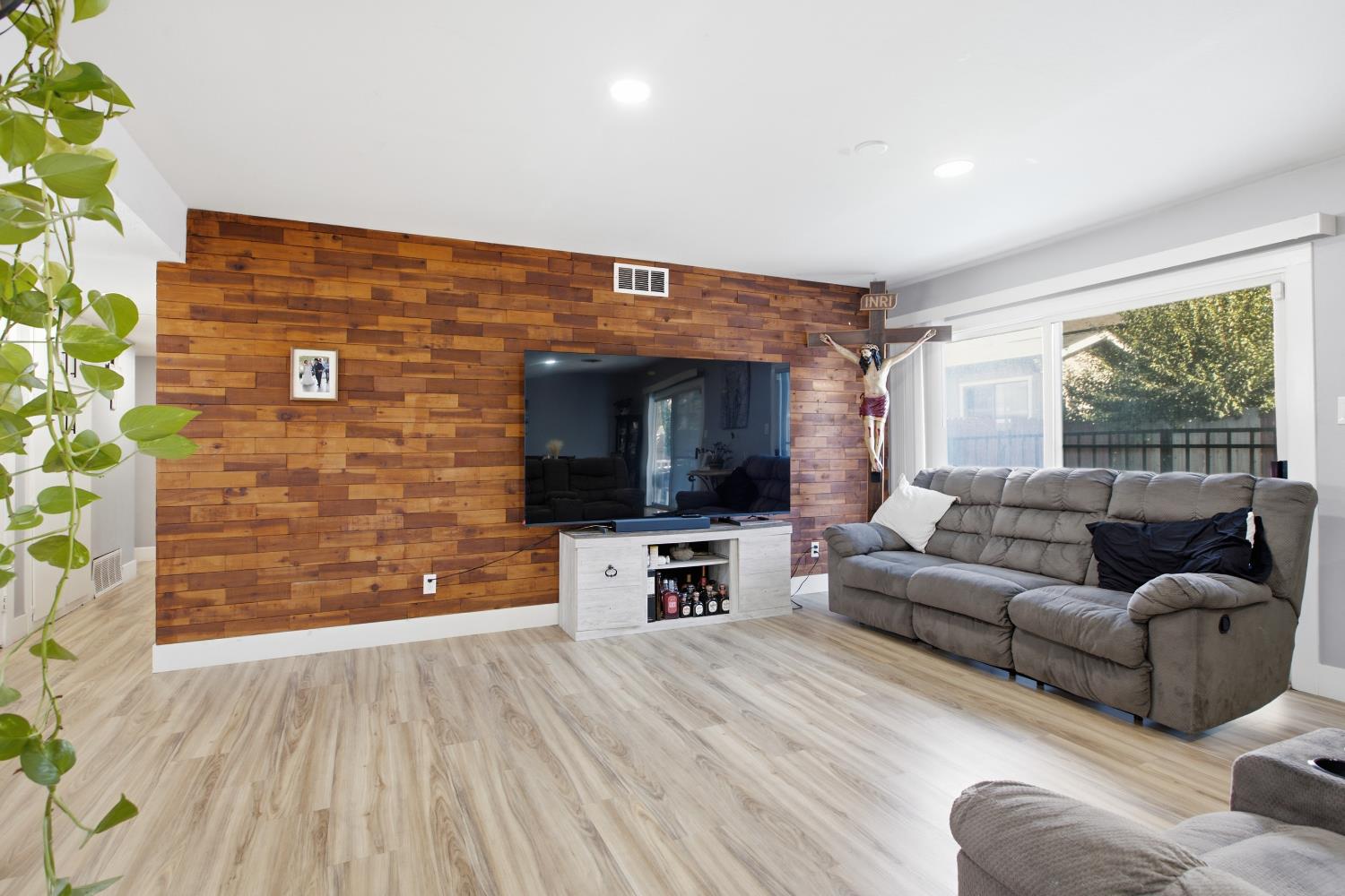 5960 Valley Hi Drive