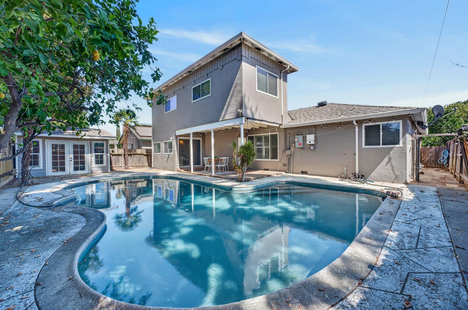 1172 Fallbrook Street