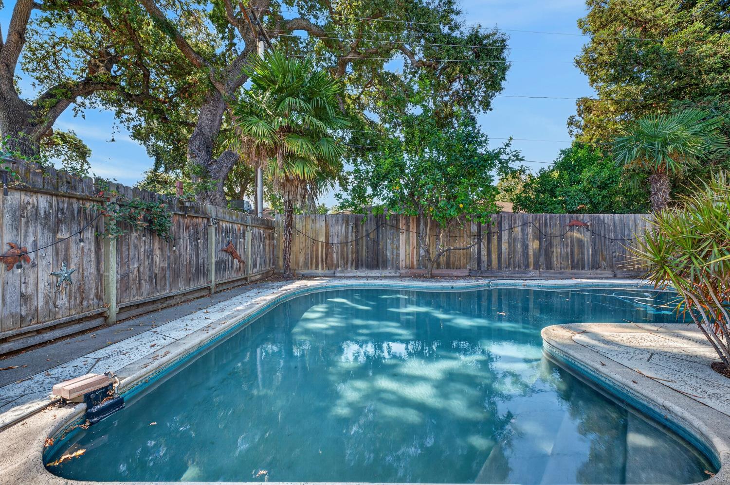 1172 Fallbrook Street